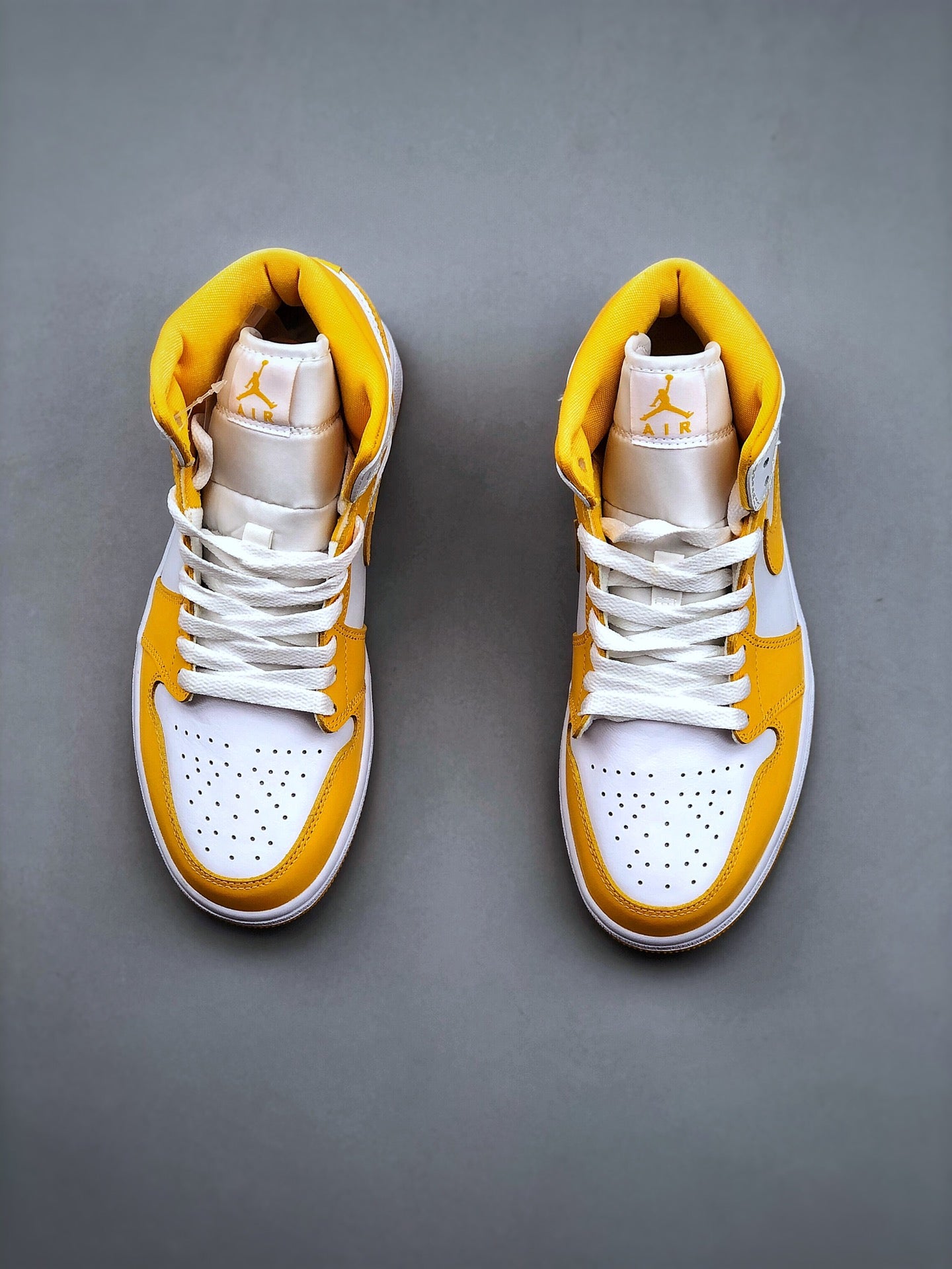 Nike WMNS Air Jordan 1 Mid "Lemon"