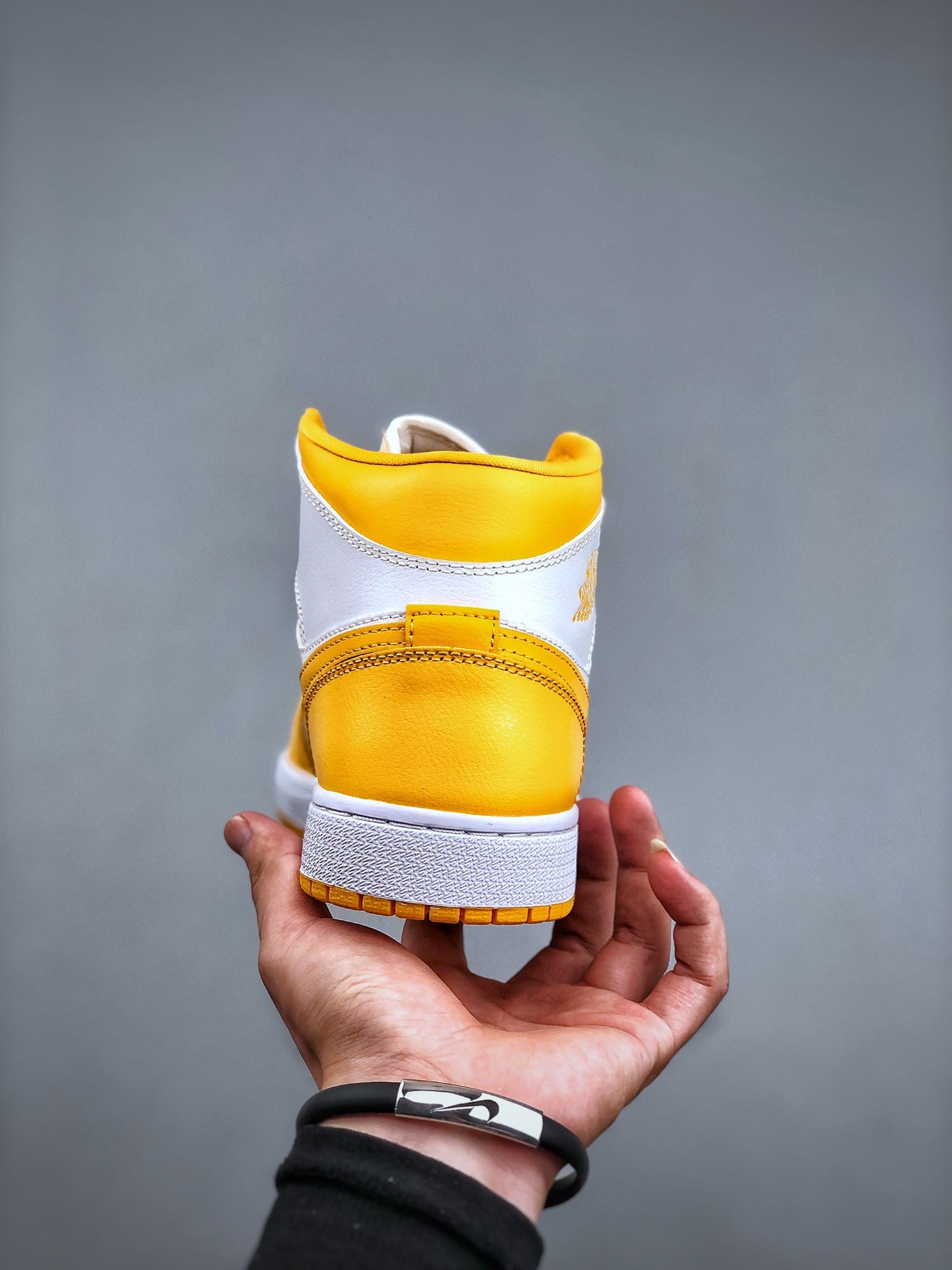 Nike WMNS Air Jordan 1 Mid "Lemon"