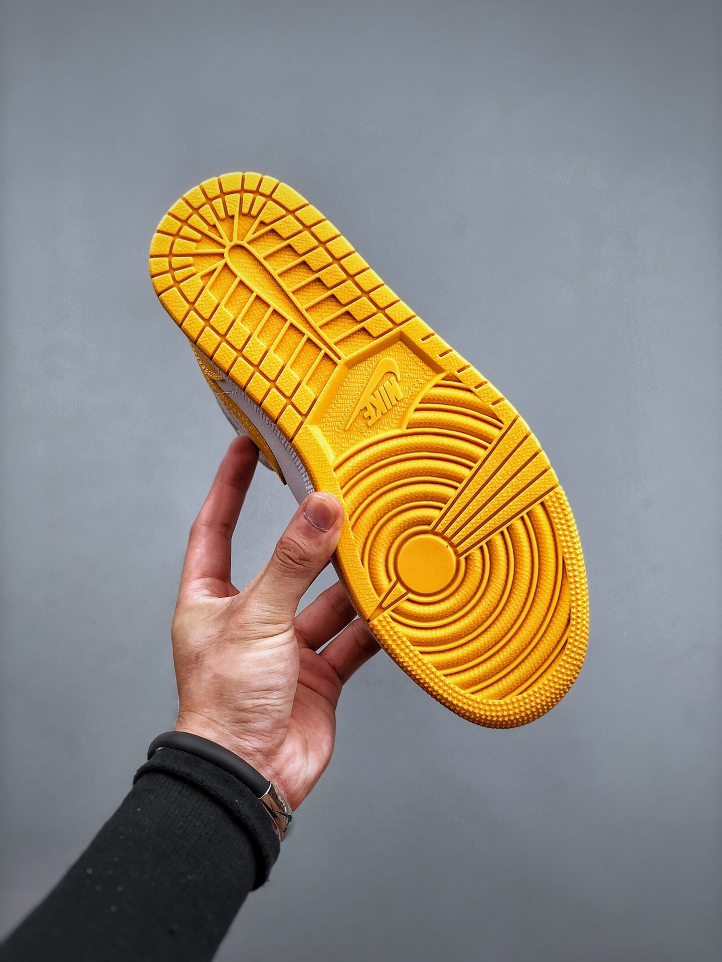 Nike WMNS Air Jordan 1 Mid "Lemon"