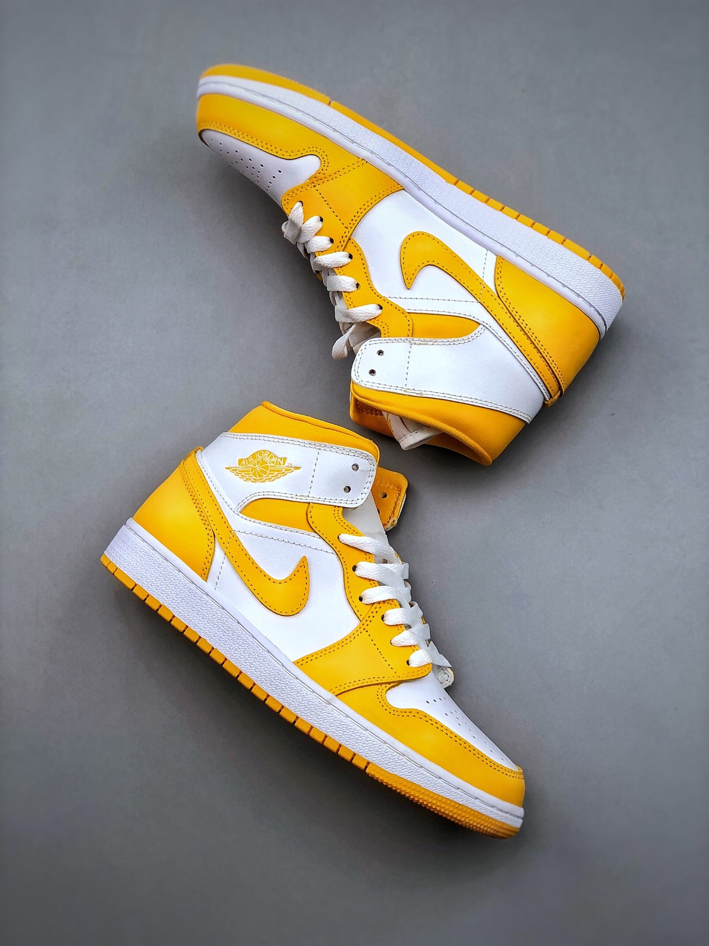 Nike WMNS Air Jordan 1 Mid "Lemon"