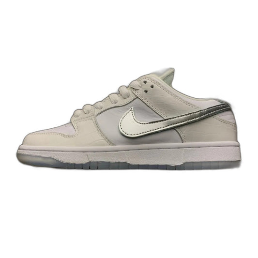 DIAMOND SUPPLY CO. × NIKE SB DUNK LOW PRO WHITE