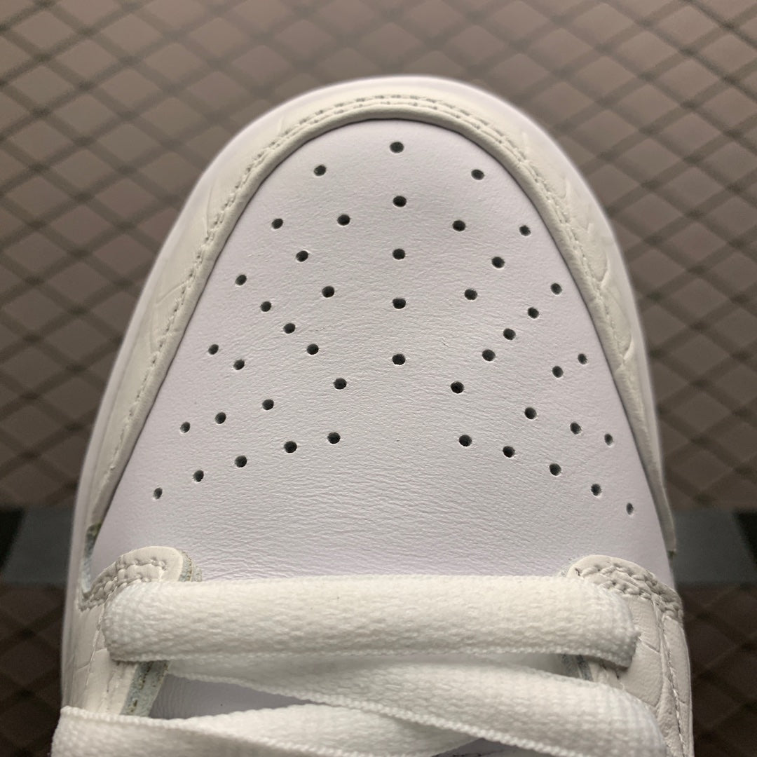 DIAMOND SUPPLY CO. × NIKE SB DUNK LOW PRO WHITE