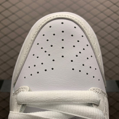 DIAMOND SUPPLY CO. × NIKE SB DUNK LOW PRO WHITE