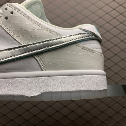 DIAMOND SUPPLY CO. × NIKE SB DUNK LOW PRO WHITE