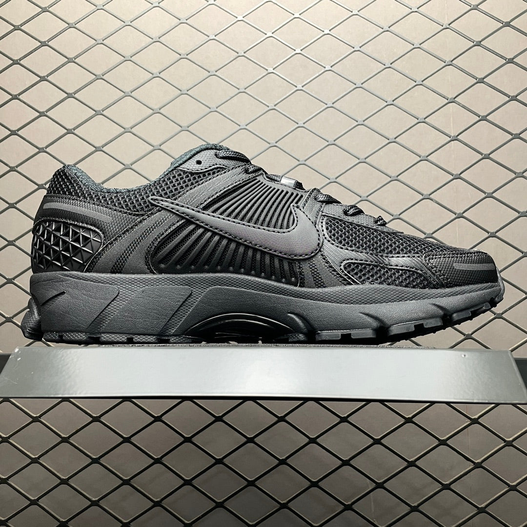 Nike Zoom Vomero 5 "Black"