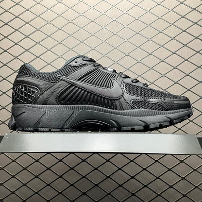 Nike Zoom Vomero 5 "Black"