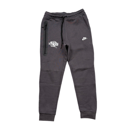 Syna Techfleece パンツ