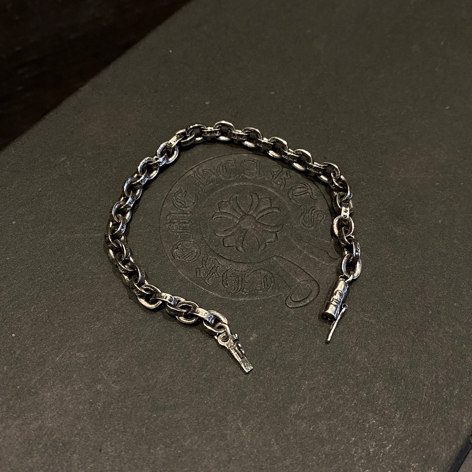 CHROME HEARTS クロムハーツ ディストレスト サークル レター ブレスレット