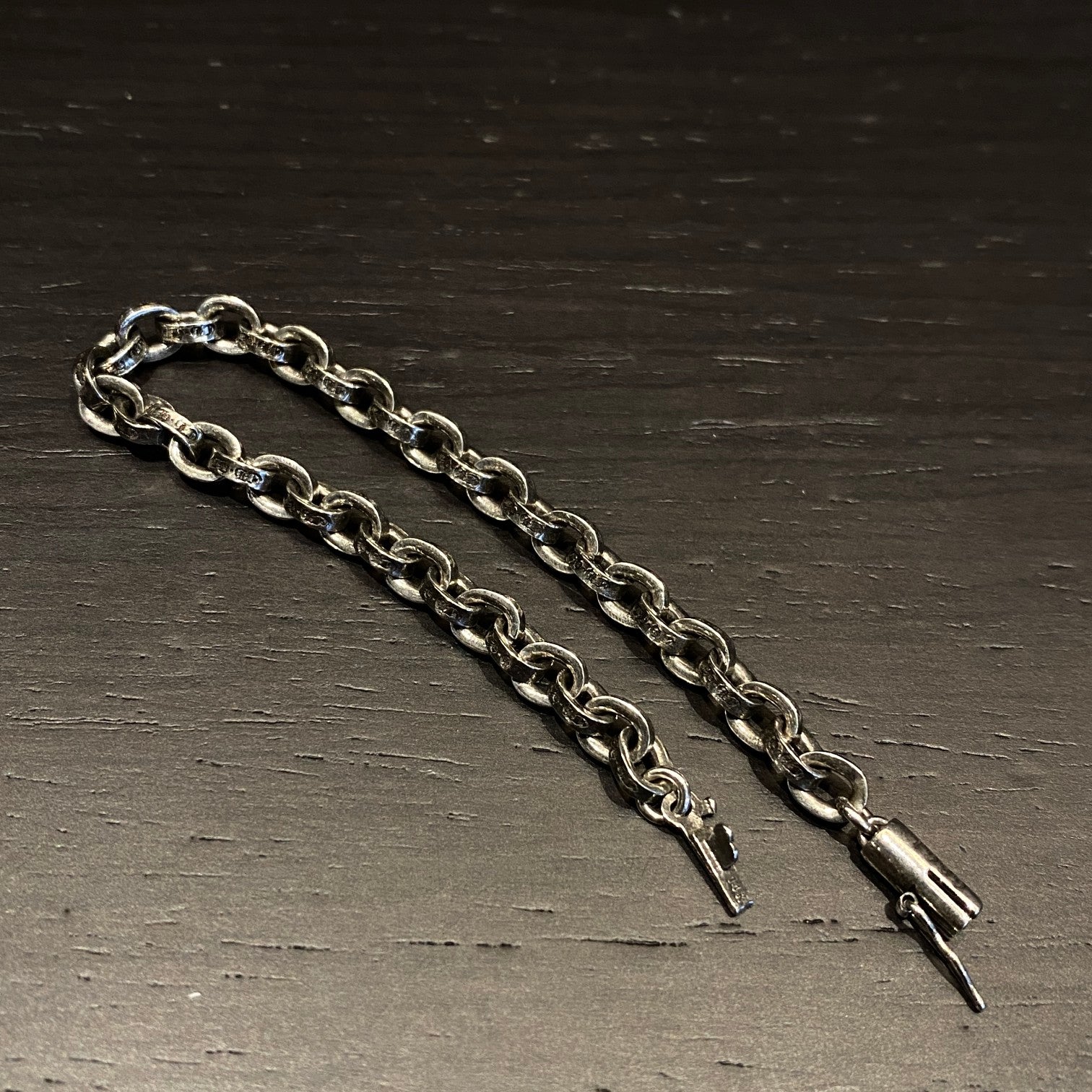 CHROME HEARTS クロムハーツ ディストレスト サークル レター ブレスレット
