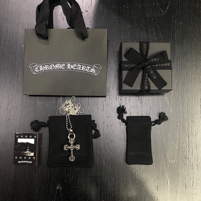 CHROME HEARTS クロムハーツ クラシックなクロスネックレス