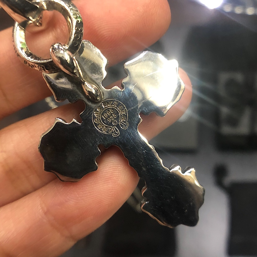 CHROME HEARTS クロムハーツ クラシックなクロスネックレス