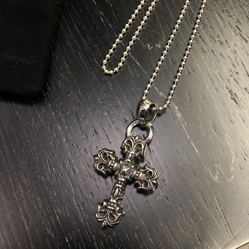 CHROME HEARTS クロムハーツ クラシックなクロスネックレス