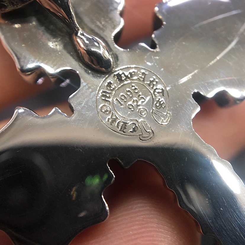 CHROME HEARTS クロムハーツ クラシックなクロスネックレス