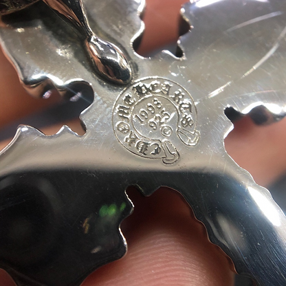 CHROME HEARTS クロムハーツ クラシックなクロスネックレス