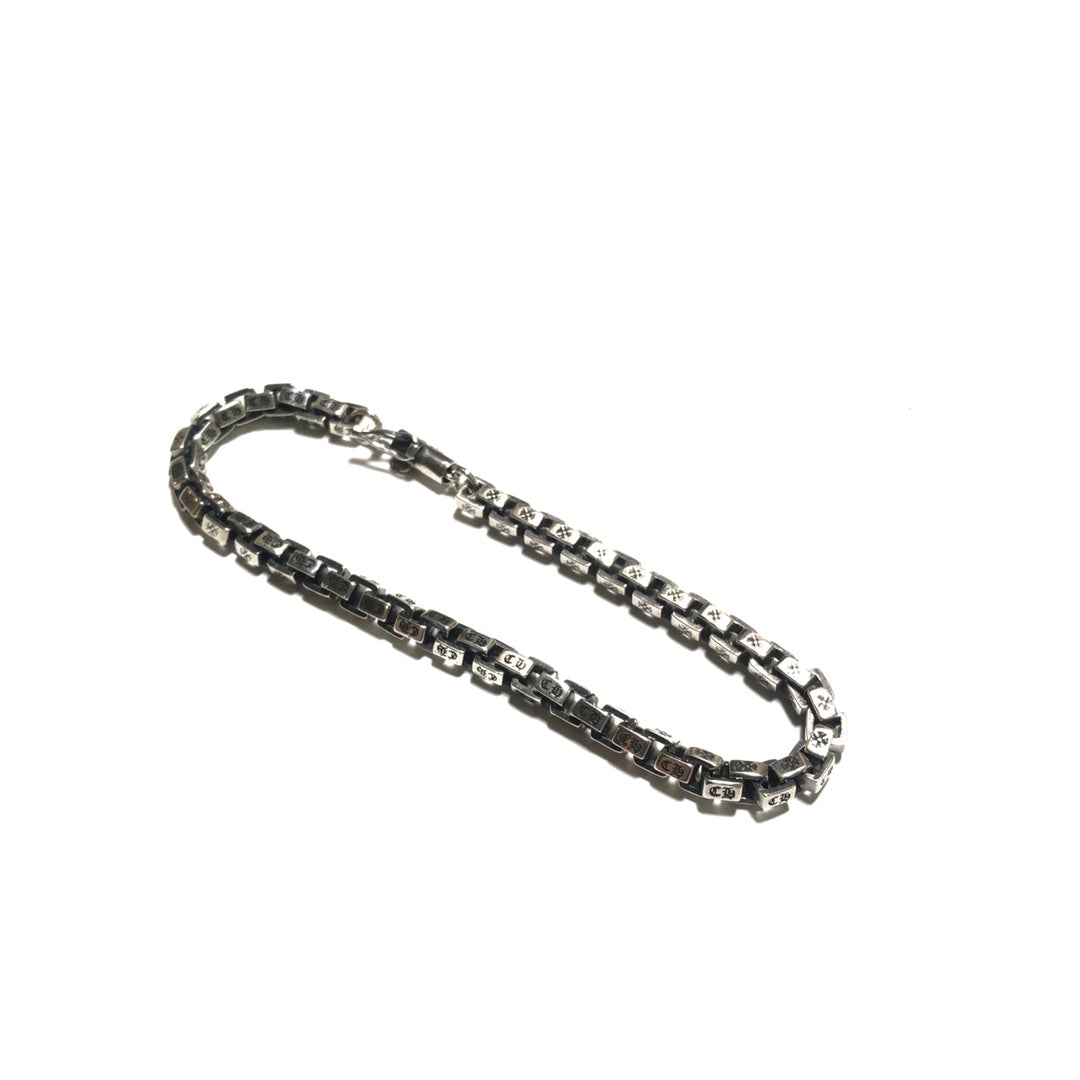 CHROME HEARTS クロムハーツ 四角い文字のブレスレット