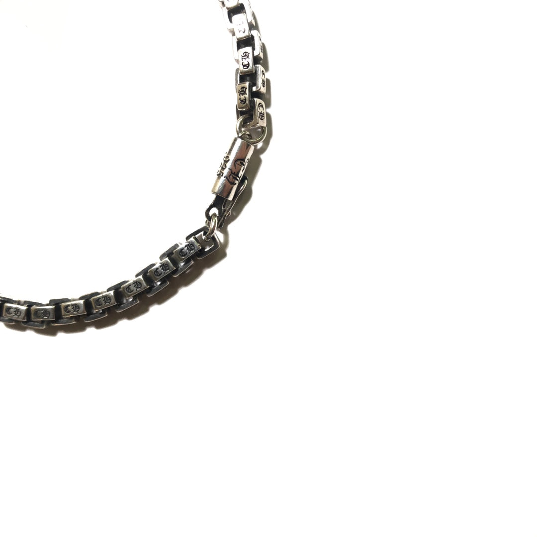 CHROME HEARTS クロムハーツ 四角い文字のブレスレット