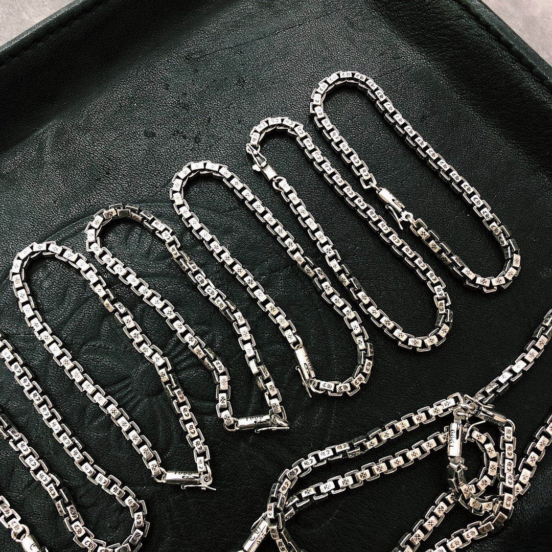 CHROME HEARTS クロムハーツ 四角い文字のブレスレット
