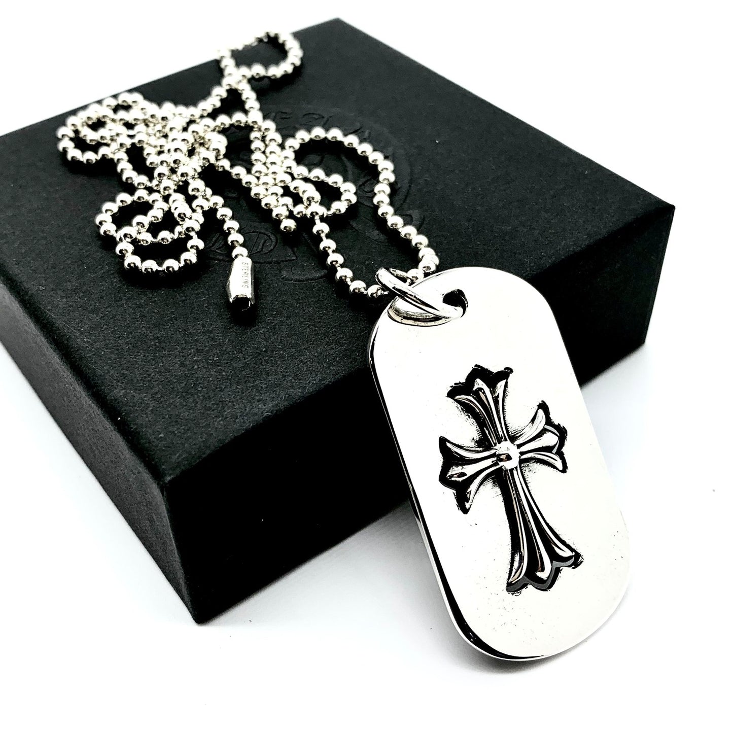CHROME HEARTS embossed cross pendant