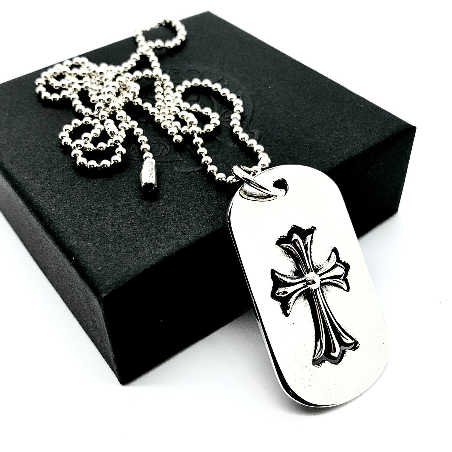 CHROME HEARTS embossed cross pendant