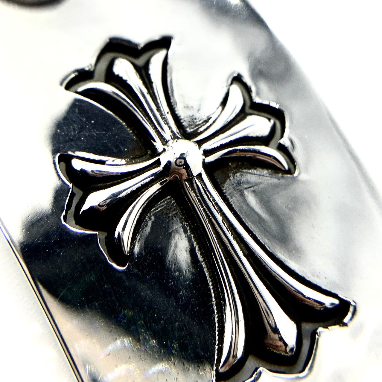 CHROME HEARTS embossed cross pendant