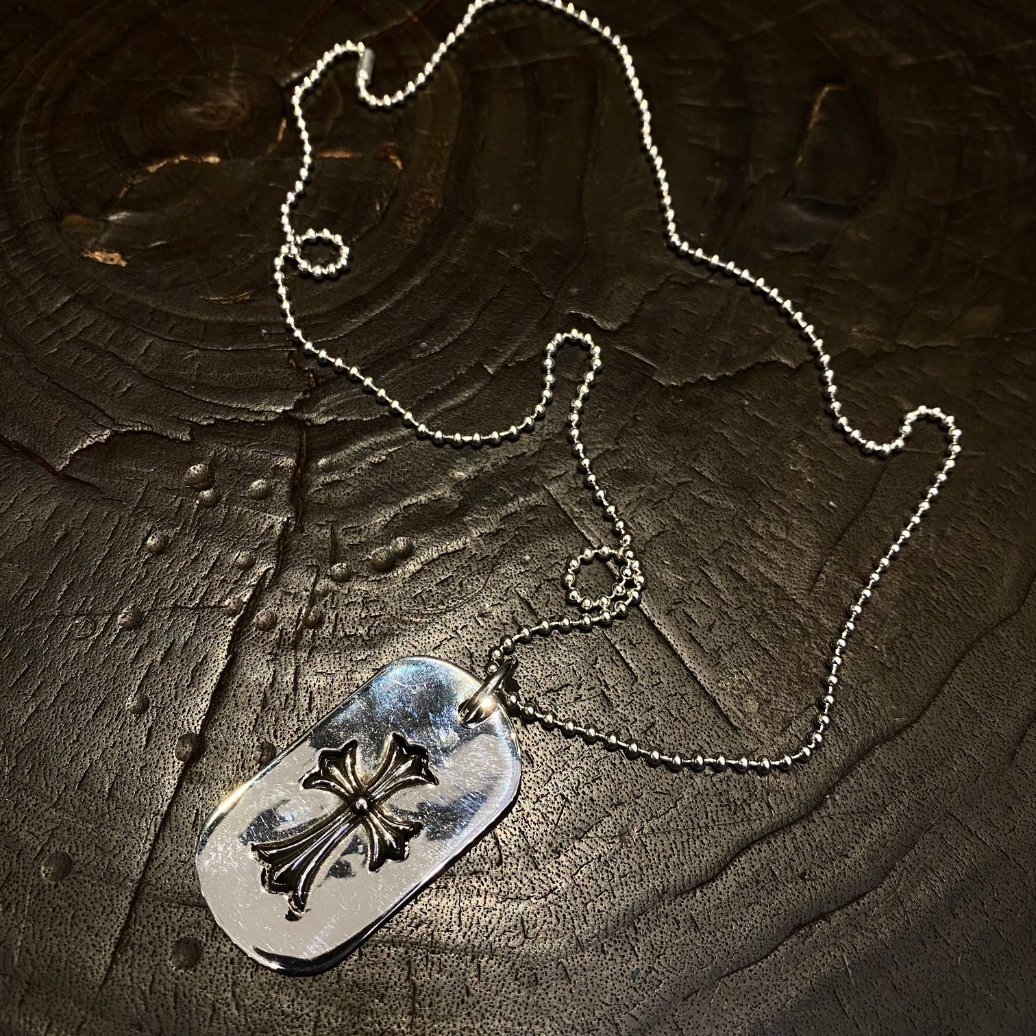 CHROME HEARTS embossed cross pendant