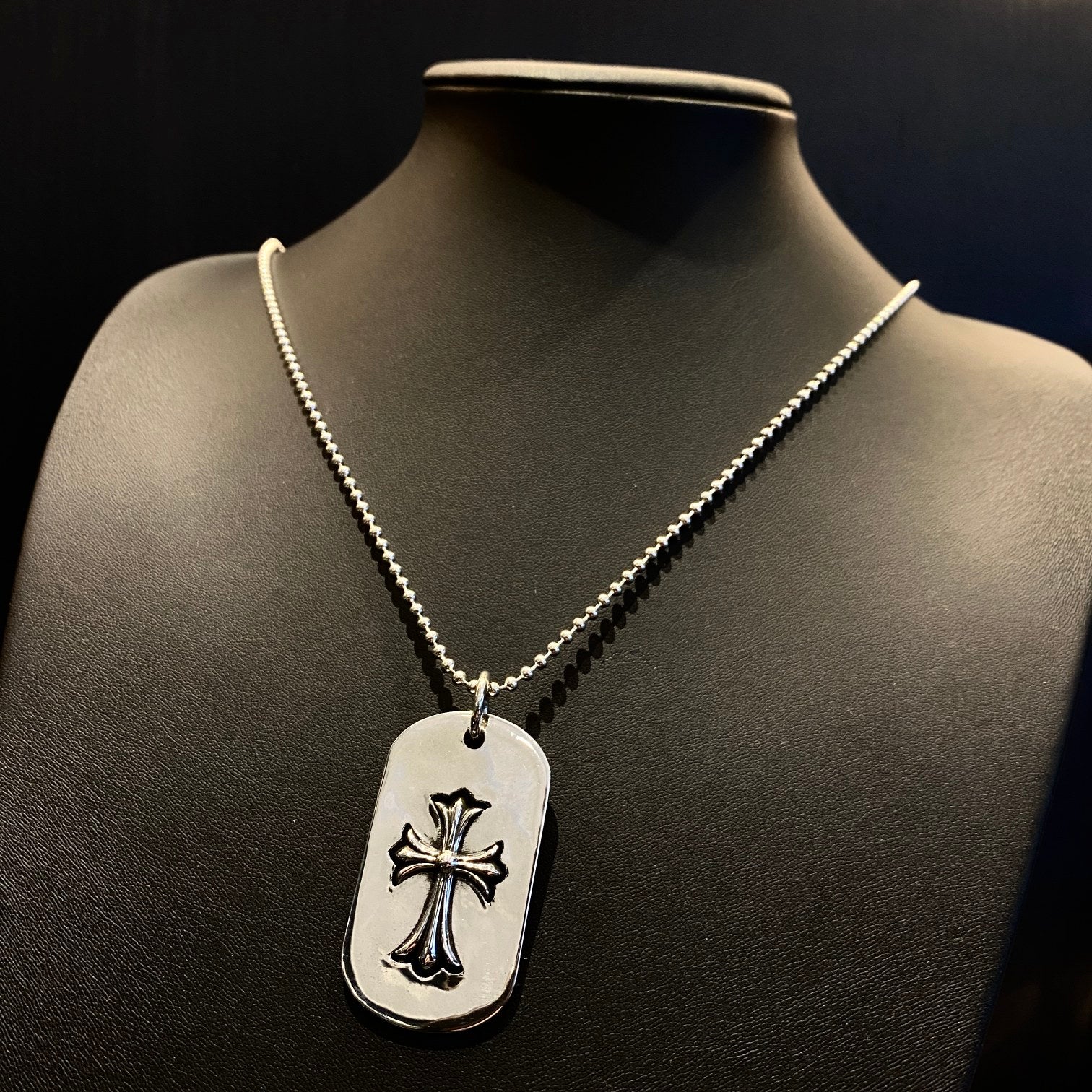 CHROME HEARTS embossed cross pendant