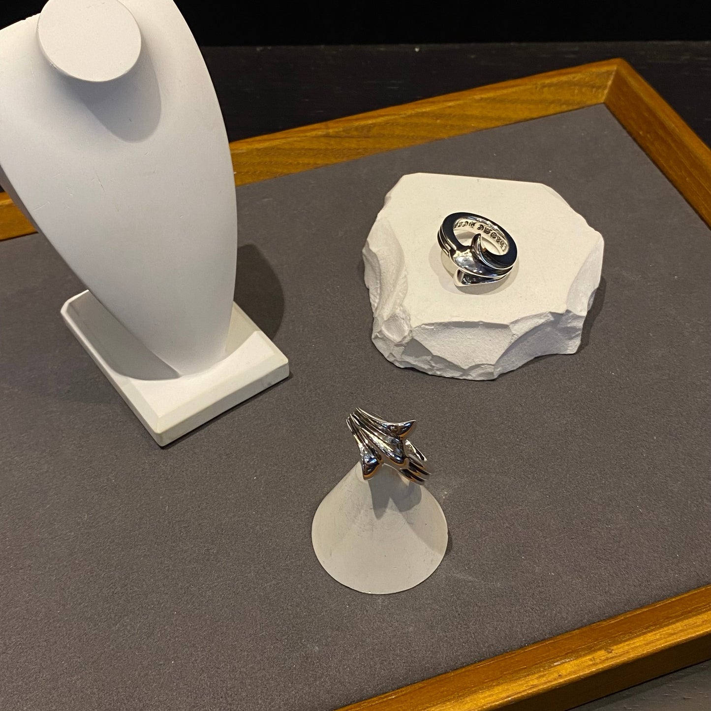 CHROME HEARTS Half Iris Flower Ring