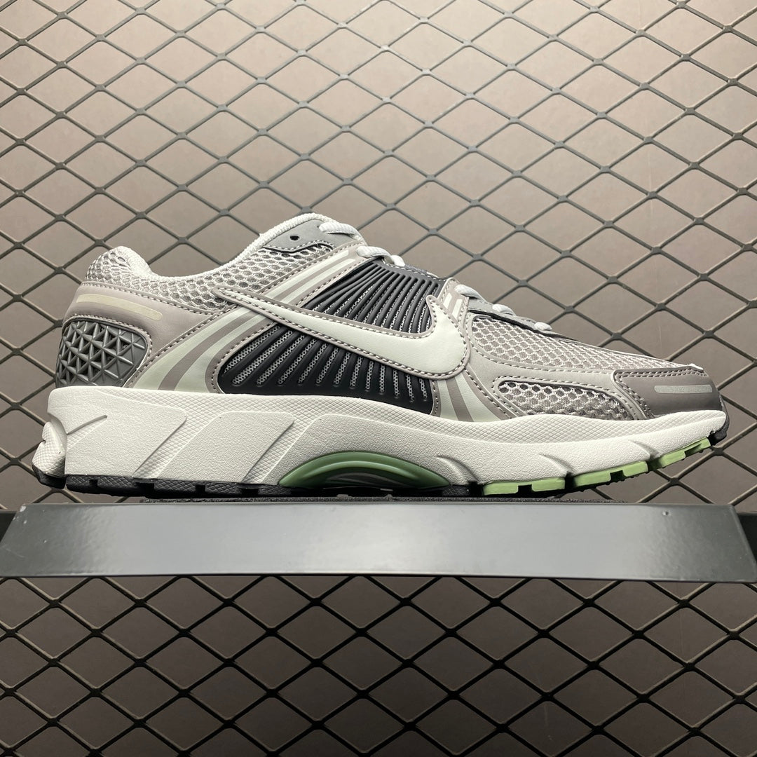 Nike WMNS Zoom Vomero 5 "Cobblestone and Flat Pewter"