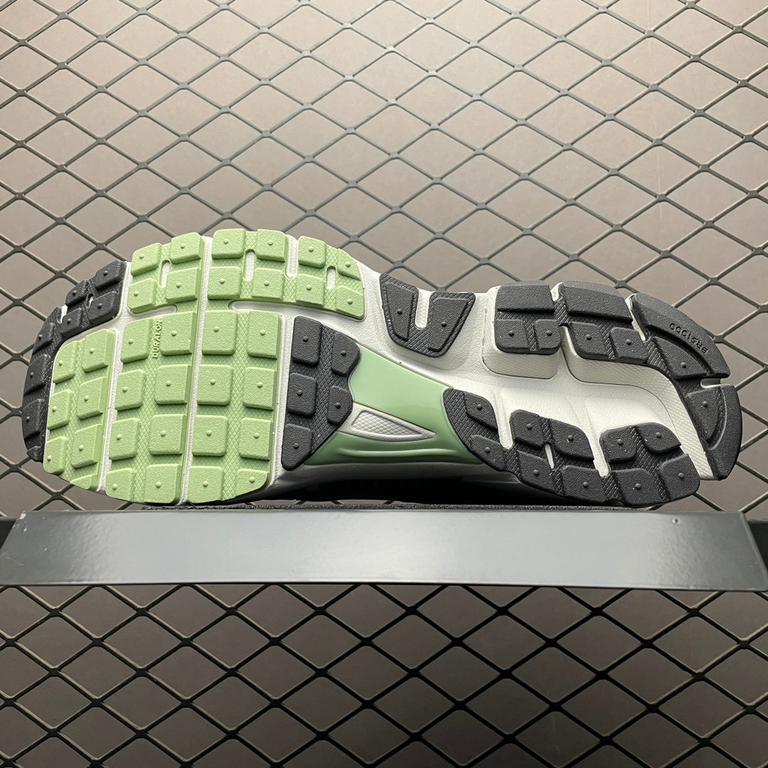 Nike WMNS Zoom Vomero 5 "Cobblestone and Flat Pewter"