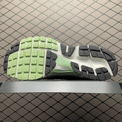 Nike WMNS Zoom Vomero 5 "Cobblestone and Flat Pewter"