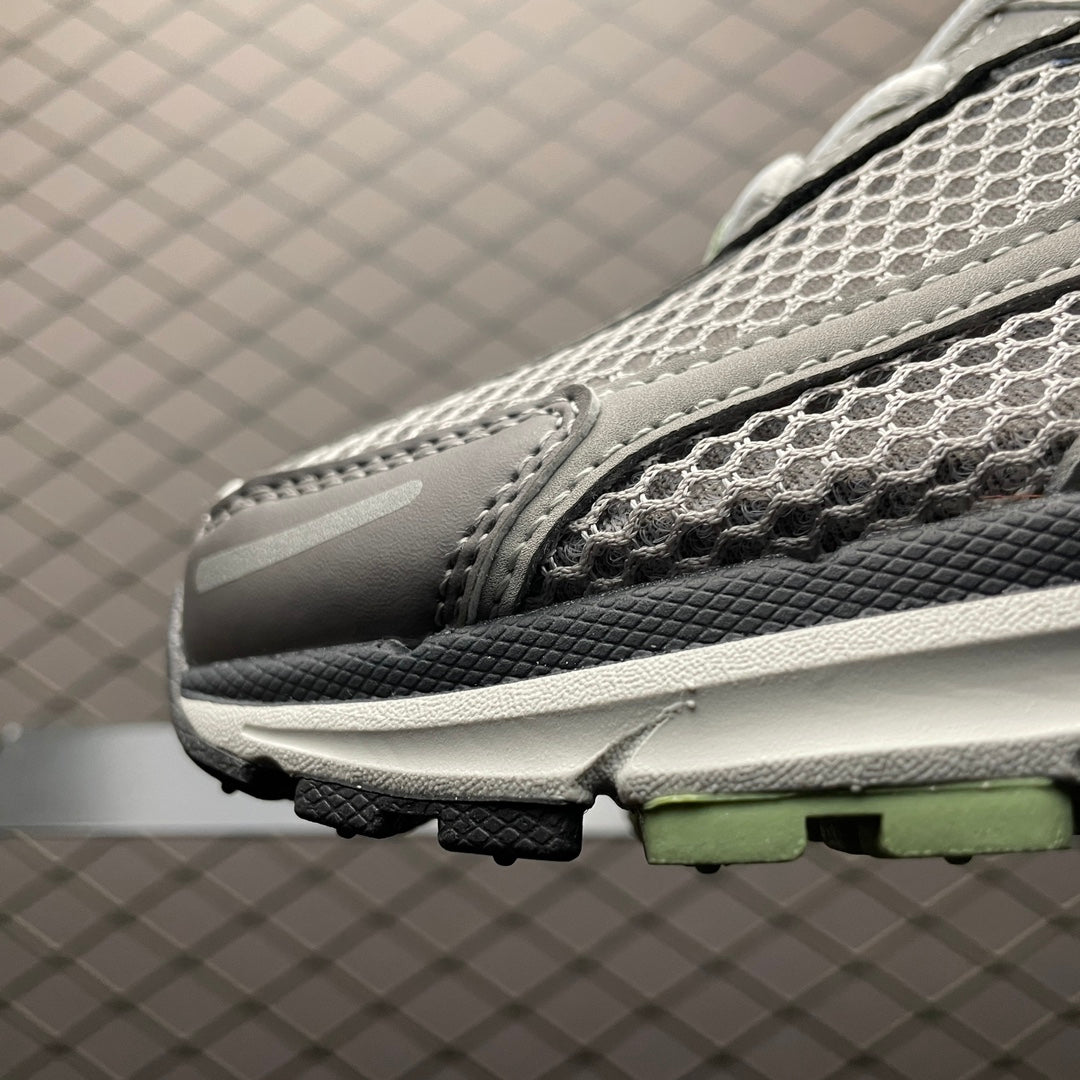 Nike WMNS Zoom Vomero 5 "Cobblestone and Flat Pewter"