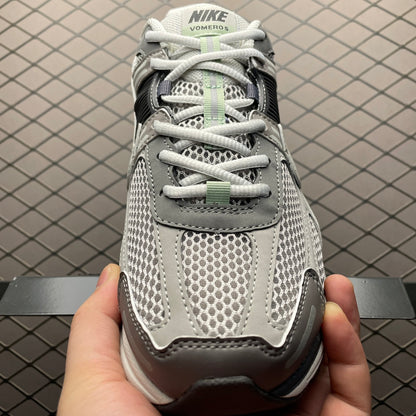 Nike WMNS Zoom Vomero 5 "Cobblestone and Flat Pewter"