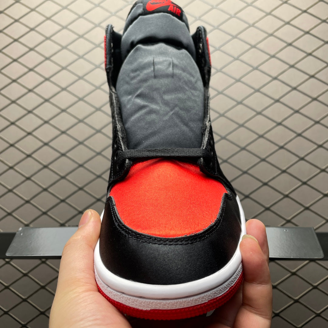 Nike Air Jordan 1 Retro High OG "Satin Bred"