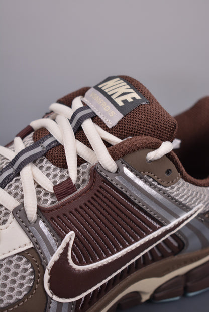 Nike Zoom Vomero 5 Earth Fossil