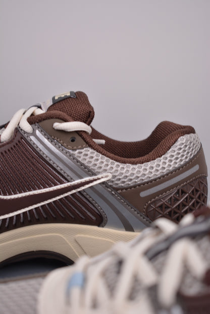Nike Zoom Vomero 5 Earth Fossil