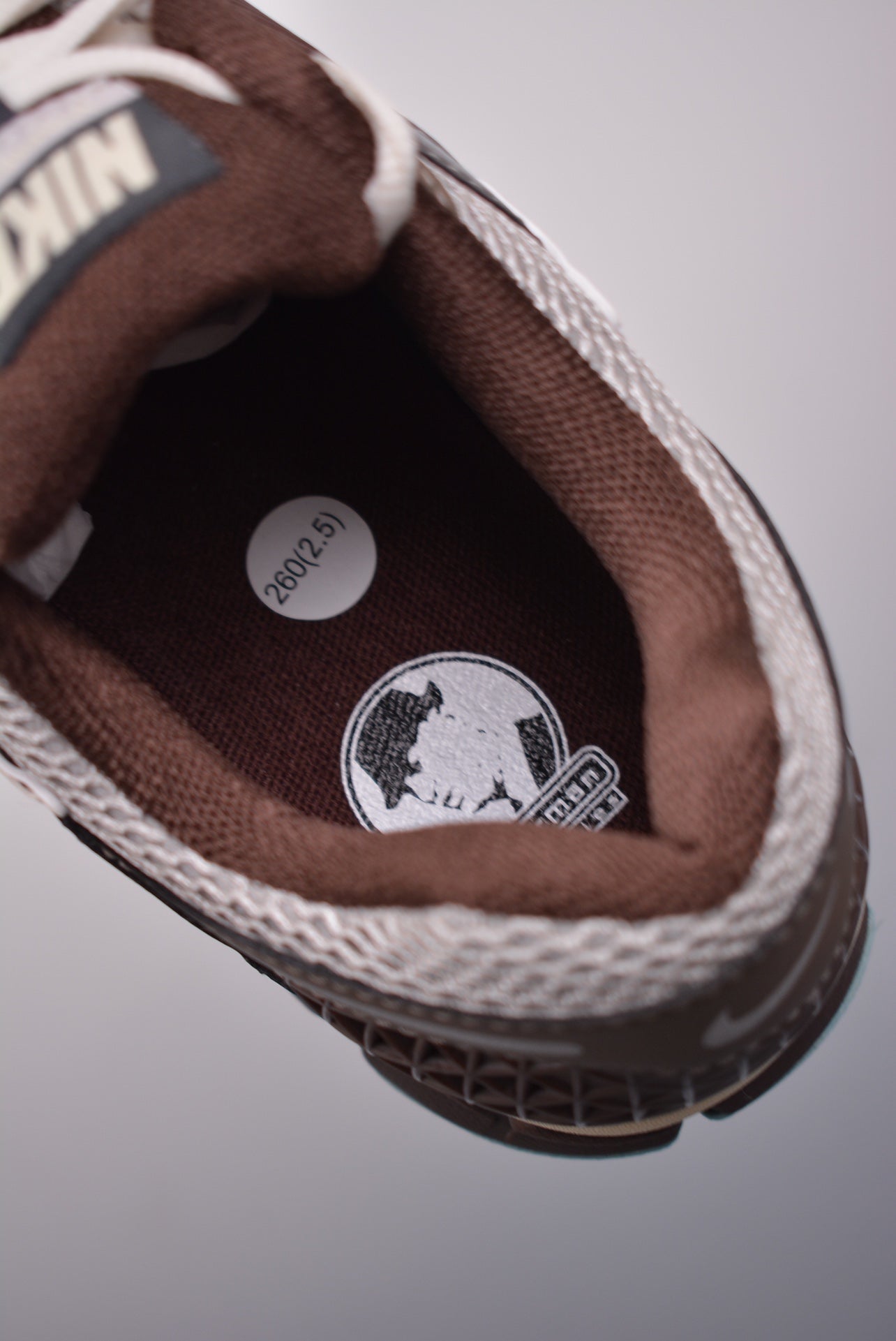 Nike Zoom Vomero 5 Earth Fossil