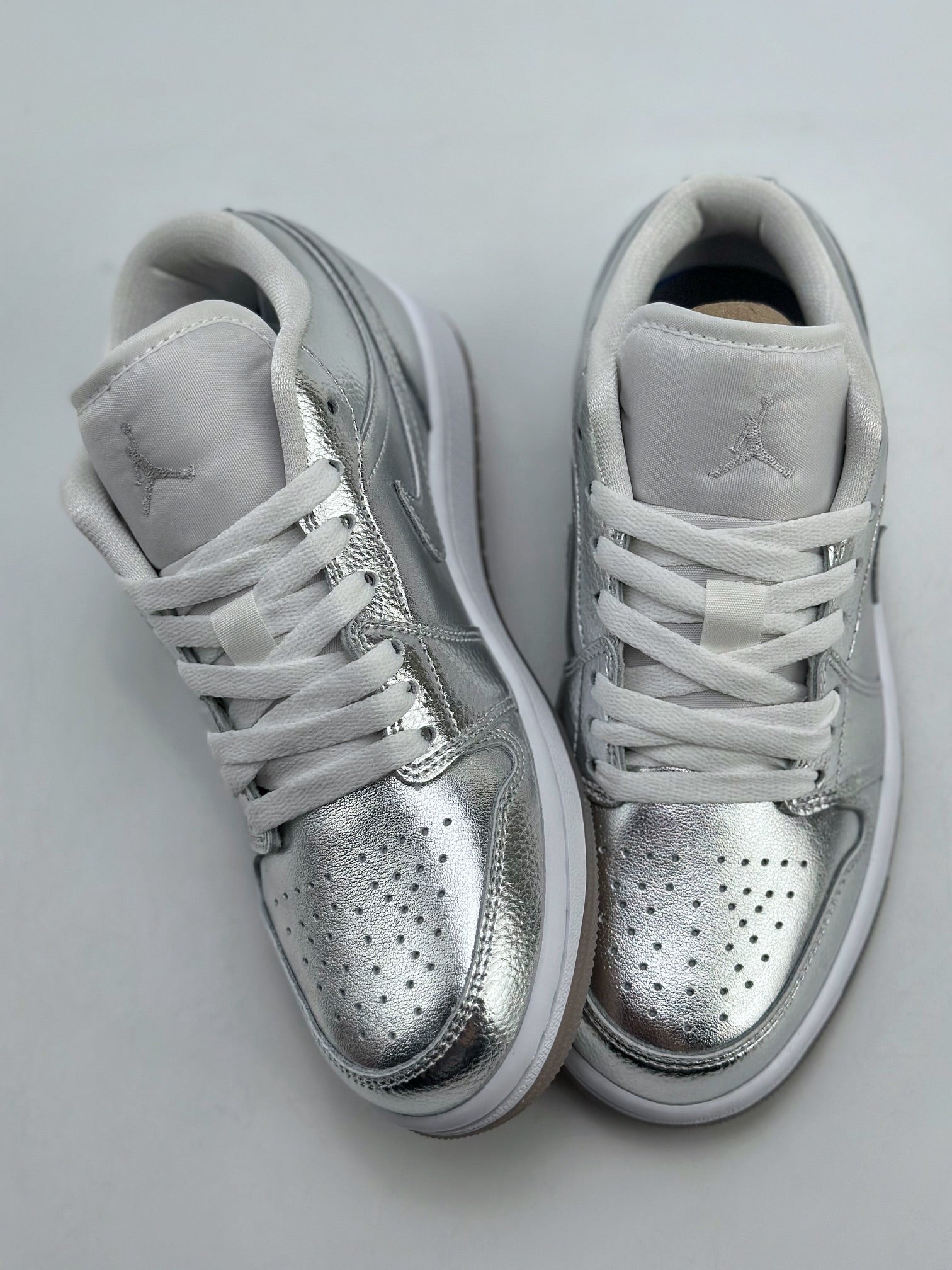 Nike WMNS Air Jordan 1 Low SE "Metallic Silver