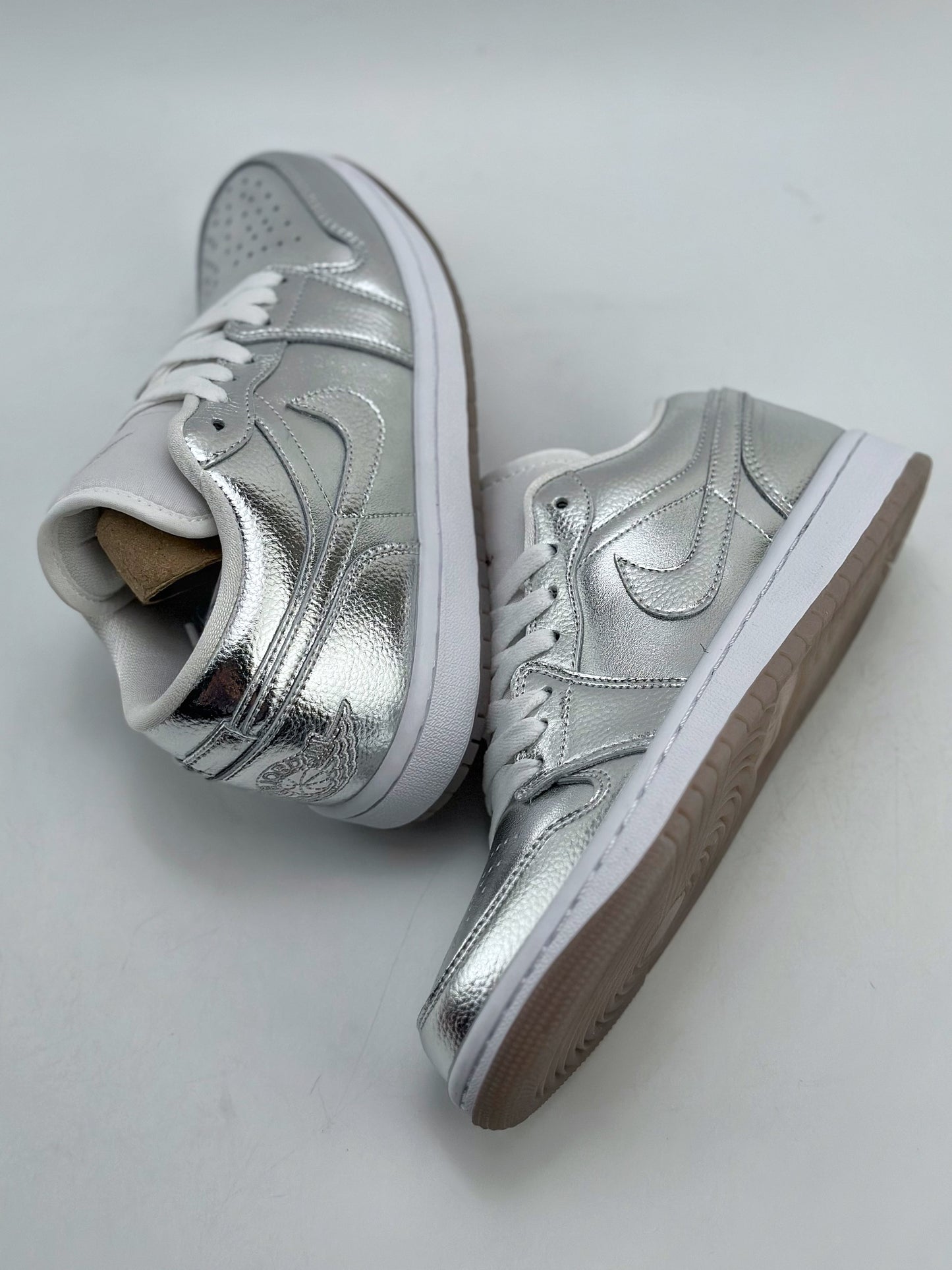 Nike WMNS Air Jordan 1 Low SE "Metallic Silver