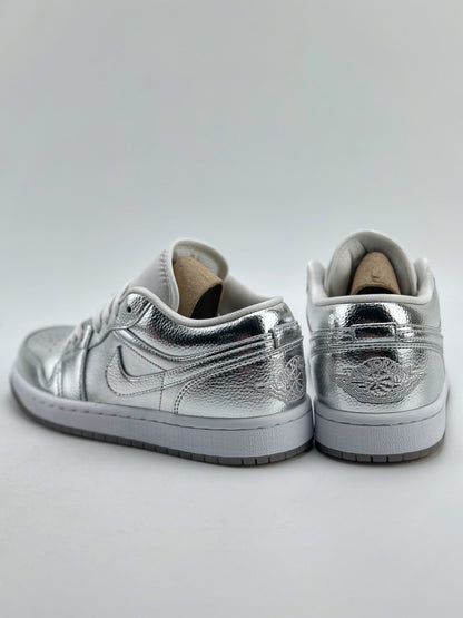 Nike WMNS Air Jordan 1 Low SE "Metallic Silver