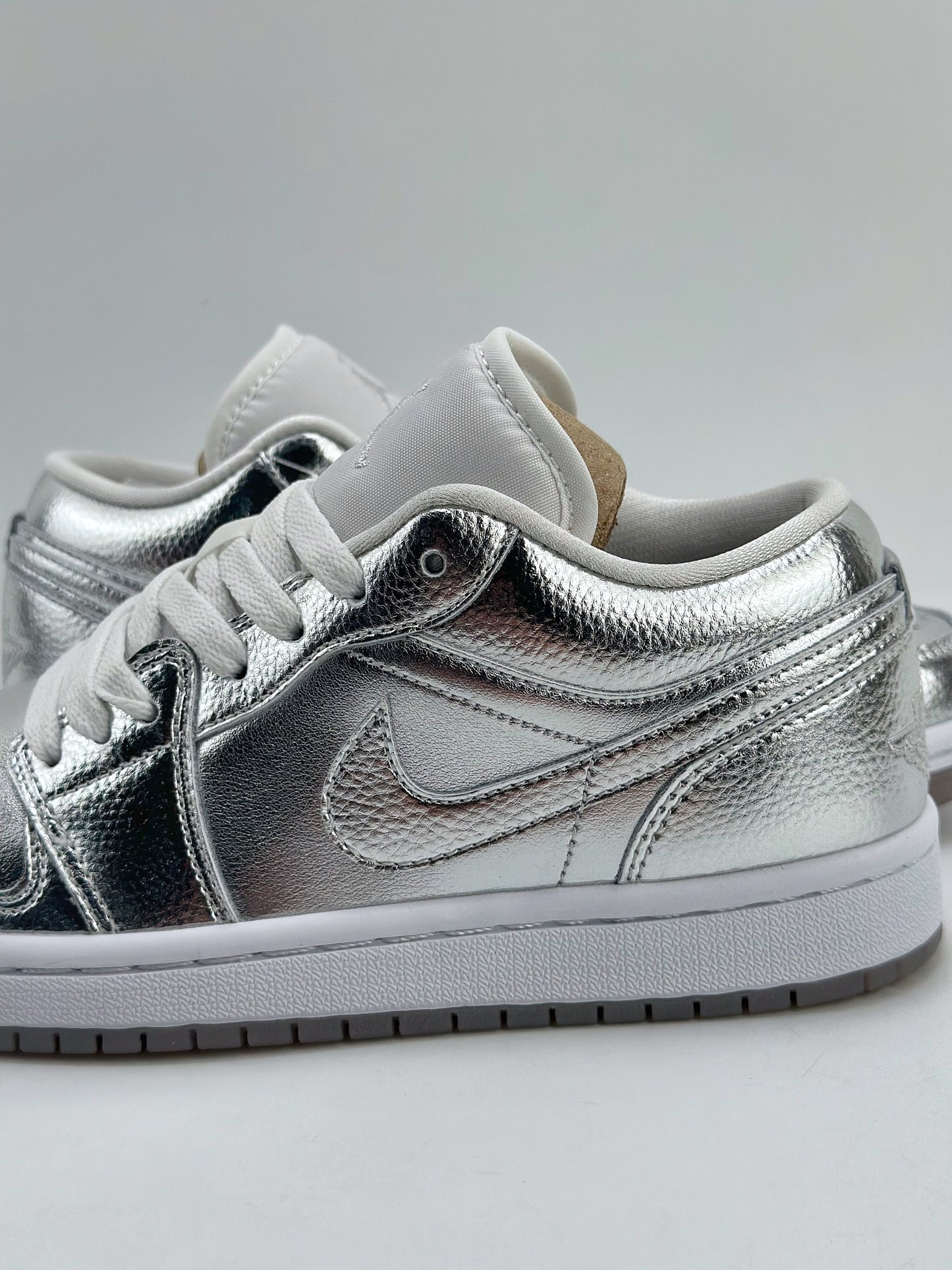Nike WMNS Air Jordan 1 Low SE "Metallic Silver
