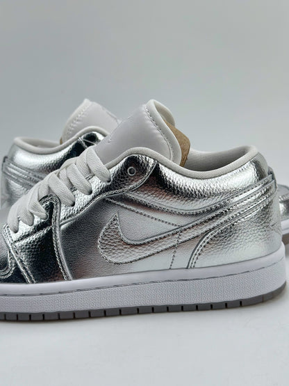 Nike WMNS Air Jordan 1 Low SE "Metallic Silver