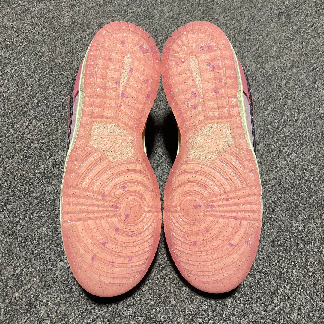 Nike WMNS Dunk Low "Barbie"