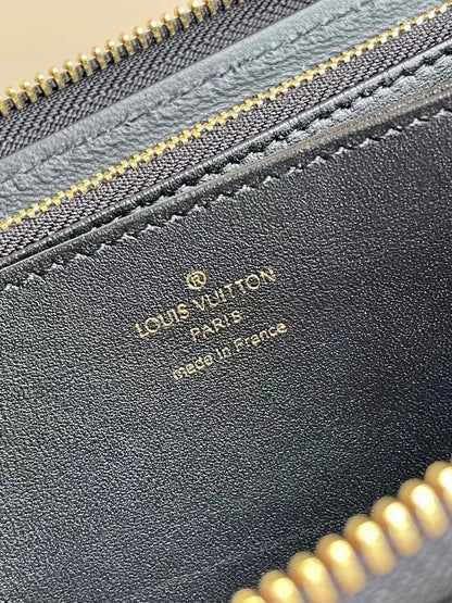 Louis Vuitton Zippy Wallet
