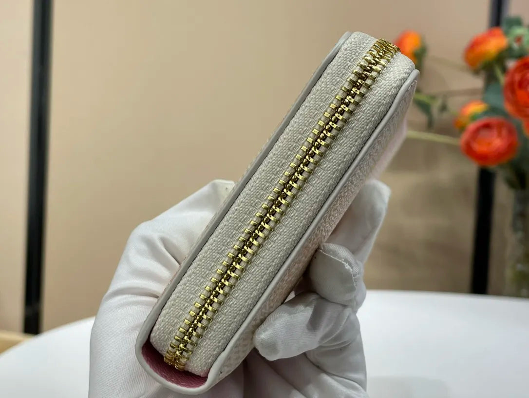 Louis Vuitton Zippy Wallet