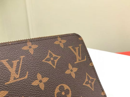 Louis Vuitton Zippy Wallet