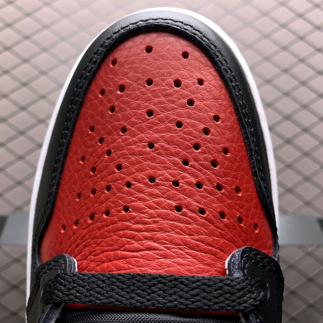 Nike Air Jordan 1 Retro High OG "Bred/Banned" (2016)