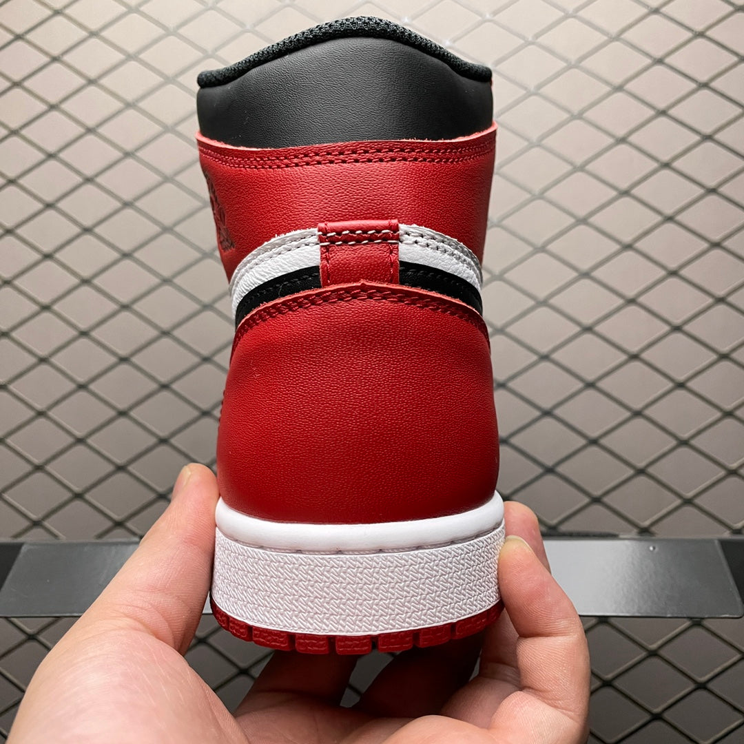 Air Jordan 1 Retro " Chicago"