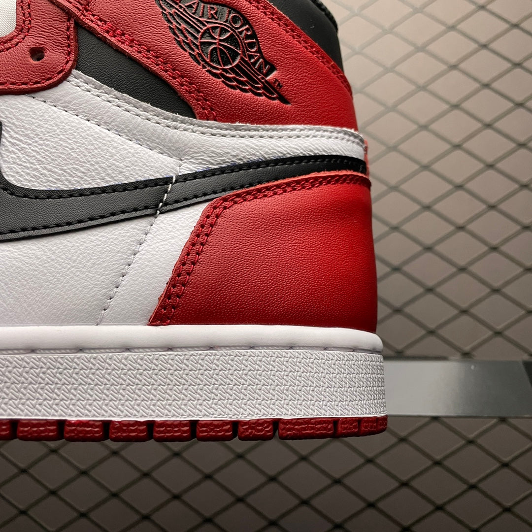 Air Jordan 1 Retro " Chicago"