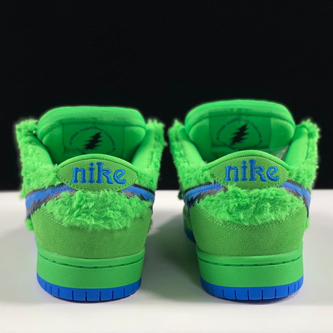 Grateful Dead × Nike SB Dunk Low "Green Bear"