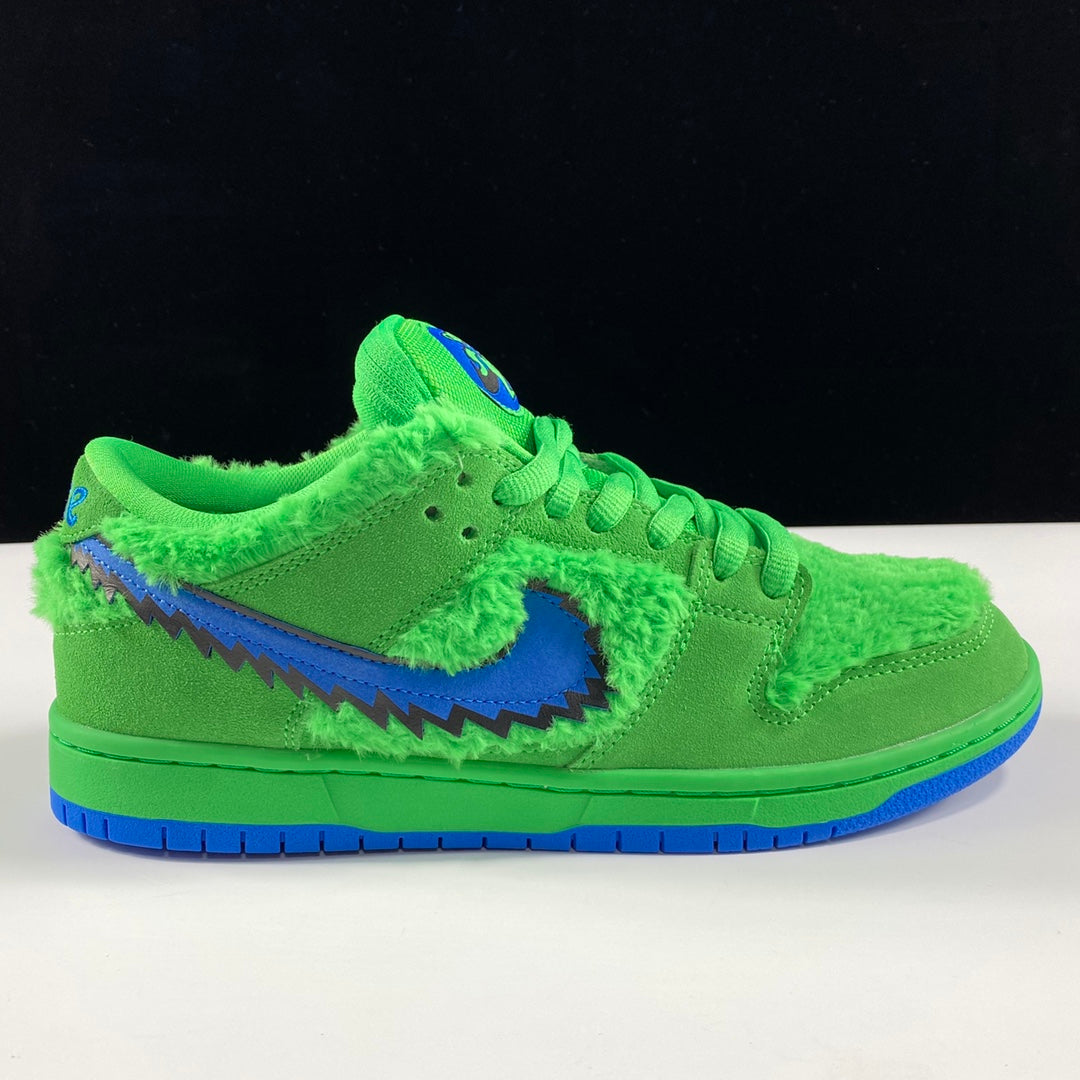 Grateful Dead × Nike SB Dunk Low "Green Bear"